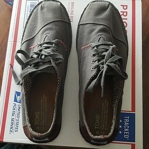Gray Tom's size 13